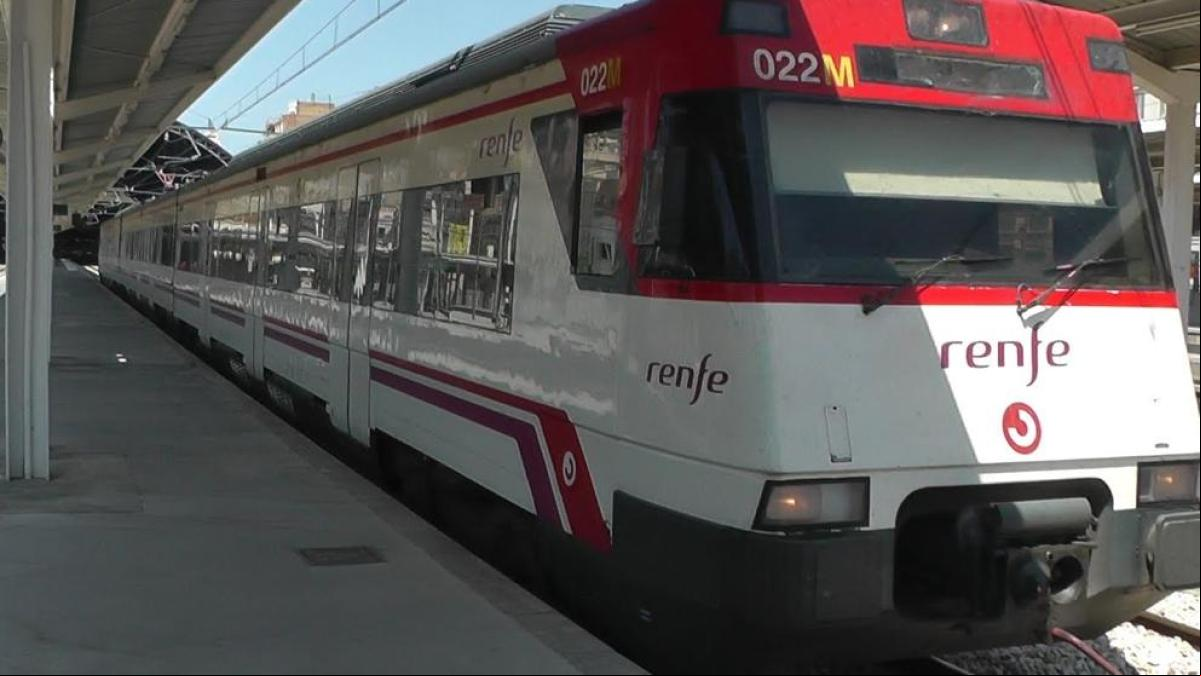 Una joven de 19 años muere arrollada por un tren de Cercanías en el paso a nivel de Alfafar