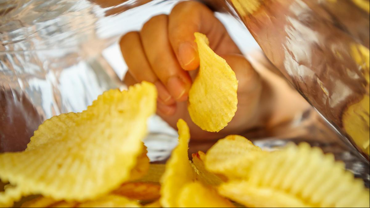Si te sale un Cheeto de la bolsa con esta forma, no te lo comas: lo compra por más de 7.000 euros