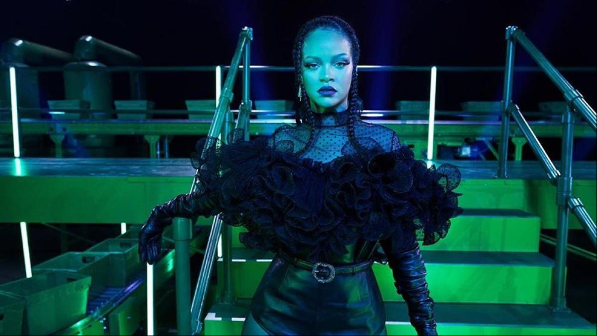 Rihanna anuncia la fecha del esperado desfile de Savage x Fenty