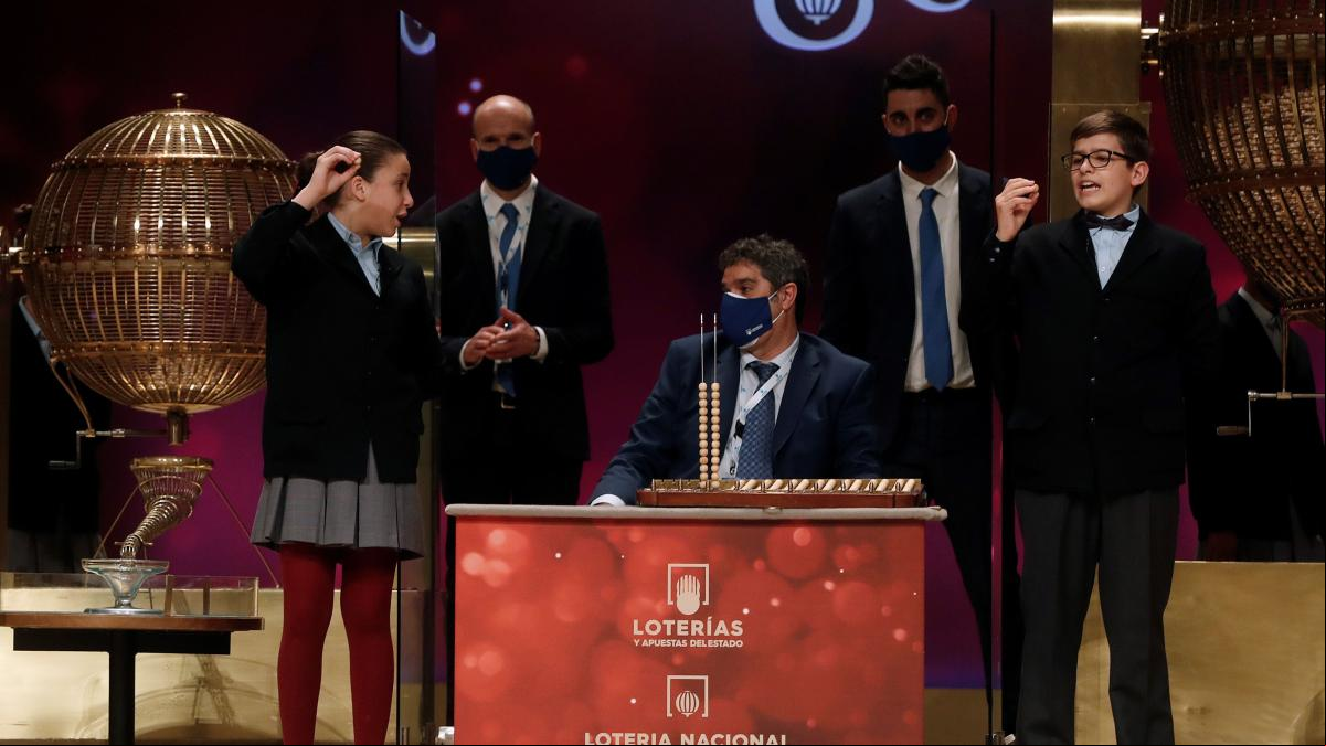 Niños de San Ildefonso: quiénes son, cómo se eligen y por qué cantan en la Lotería de Navidad