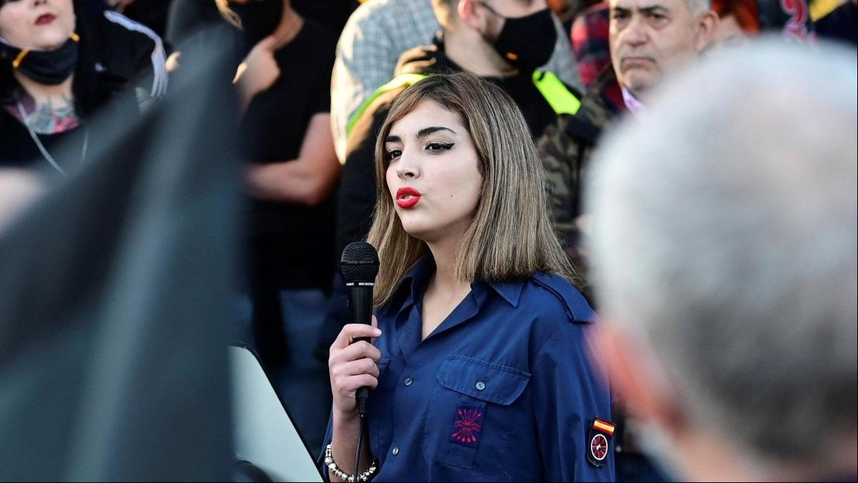 Un año de cárcel por odio a los migrantes para Isabel Peralta, líder de un grupo neonazi