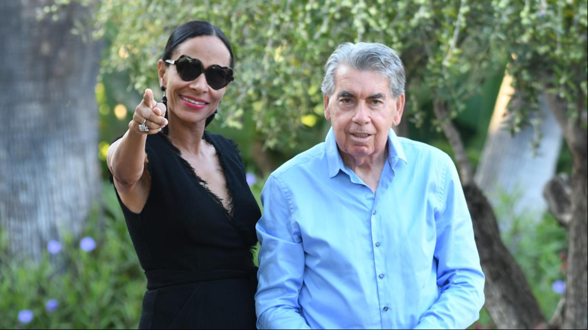 Sale a la luz la mala gestión del club de tenis de Manolo Santana en Marbella: Las camisetas eran todas falsas