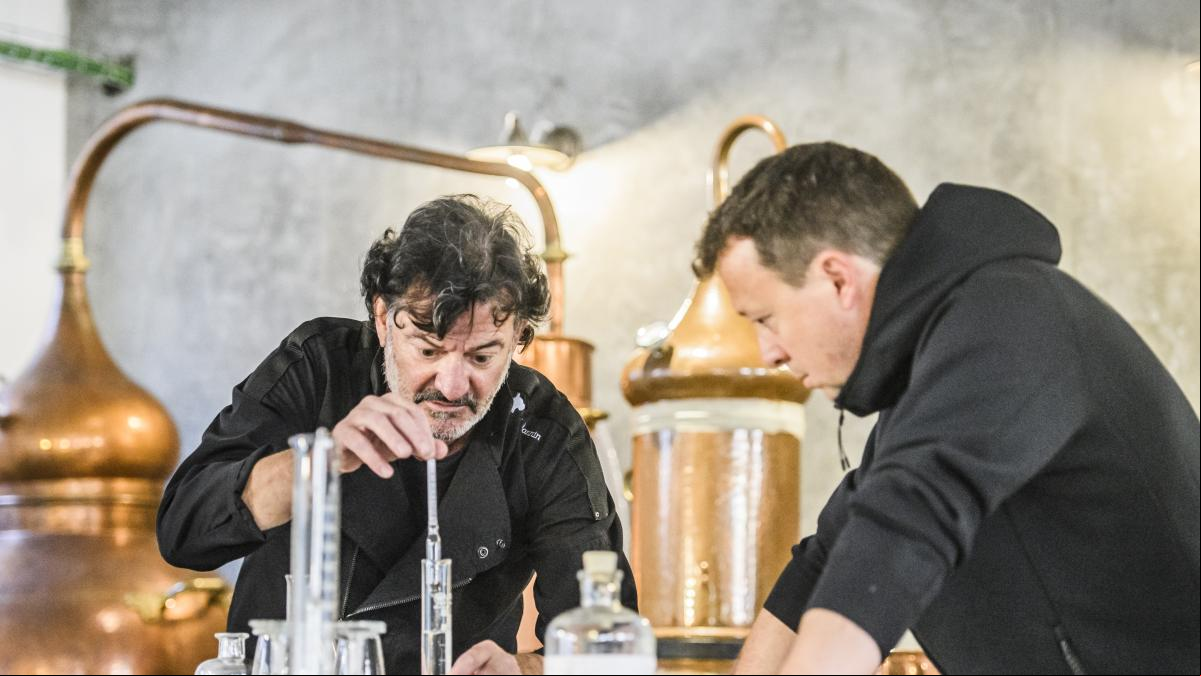 Carles Bonnin, el maestro coctelero con espíritu inconformista que inventa licores gastronómicos
