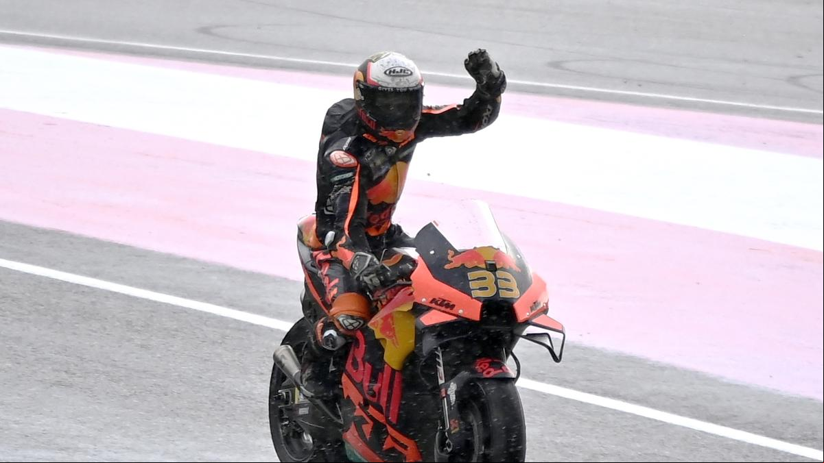 Un Brad Binder heroico gana a cámara lenta en un final de suspense