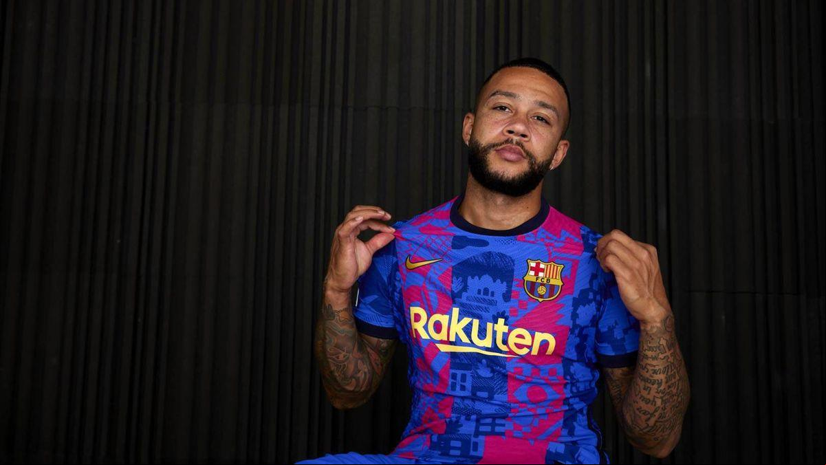 El FC Barcelona presenta la nueva camiseta para la Champions League