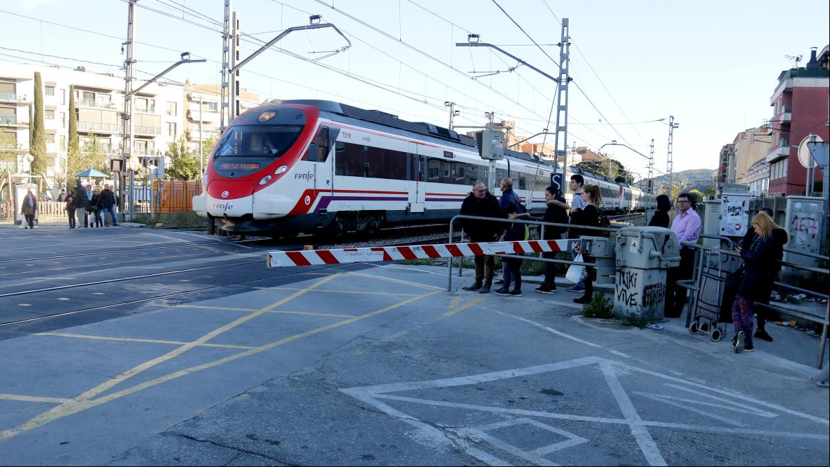 La alcaldesa de Montcada i Reixac critica la lentitud para soterrar las vías del tren