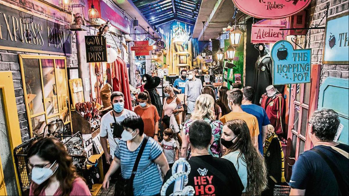 Las galerías Maldà resisten la oleada de cierres de comercios del centro de Barcelona