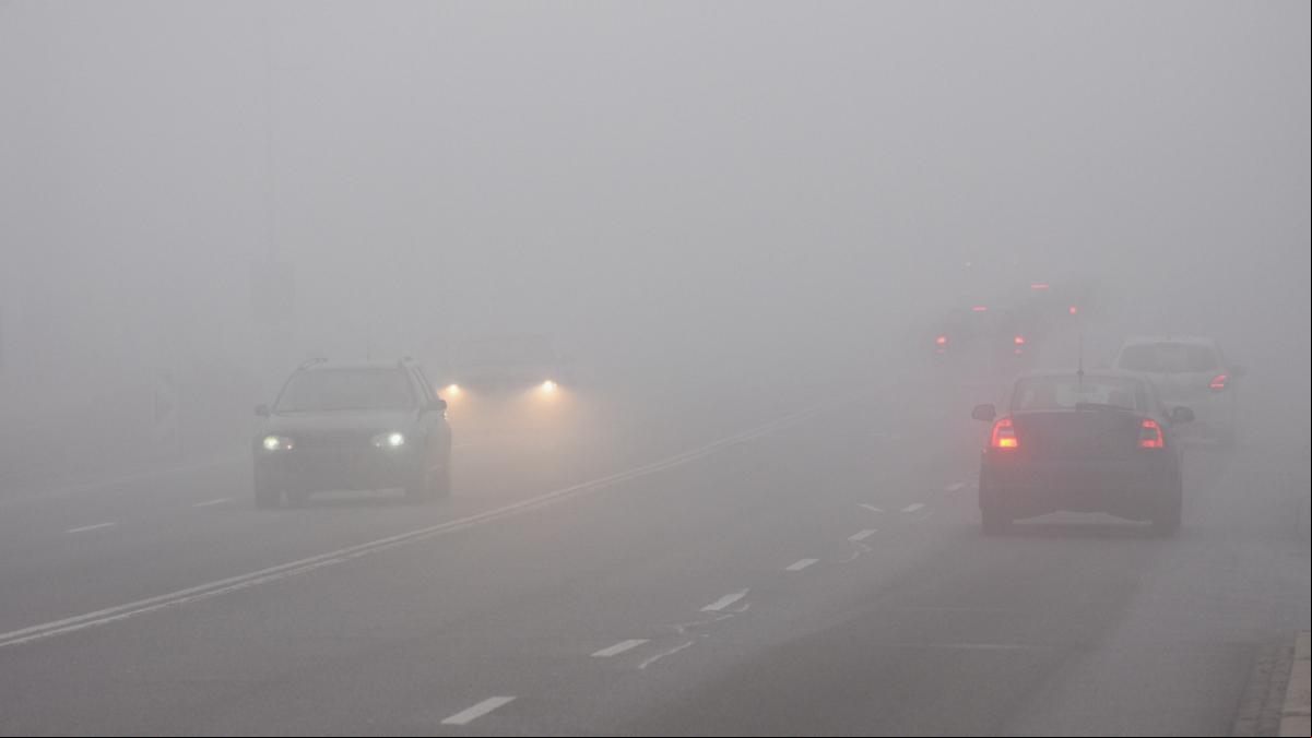 La regla de las 3V que debes respetar cuando conduzcas con niebla