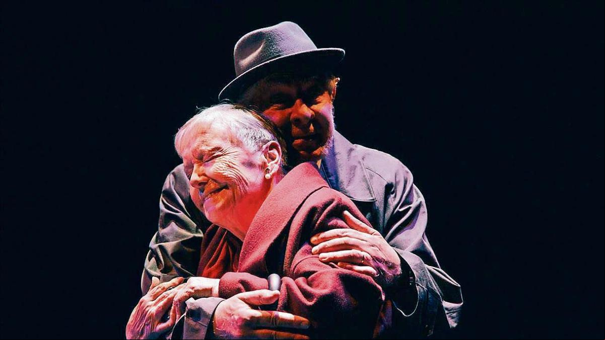 María Galiana se reencuentra con su amante en la obra ‘El abrazo’