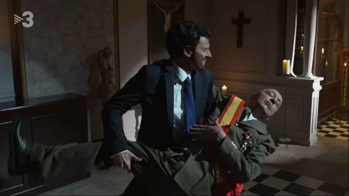 ‘Polònia’ parodia a Pablo Casado y lo pone a bailar con Franco al ritmo de C. Tangana