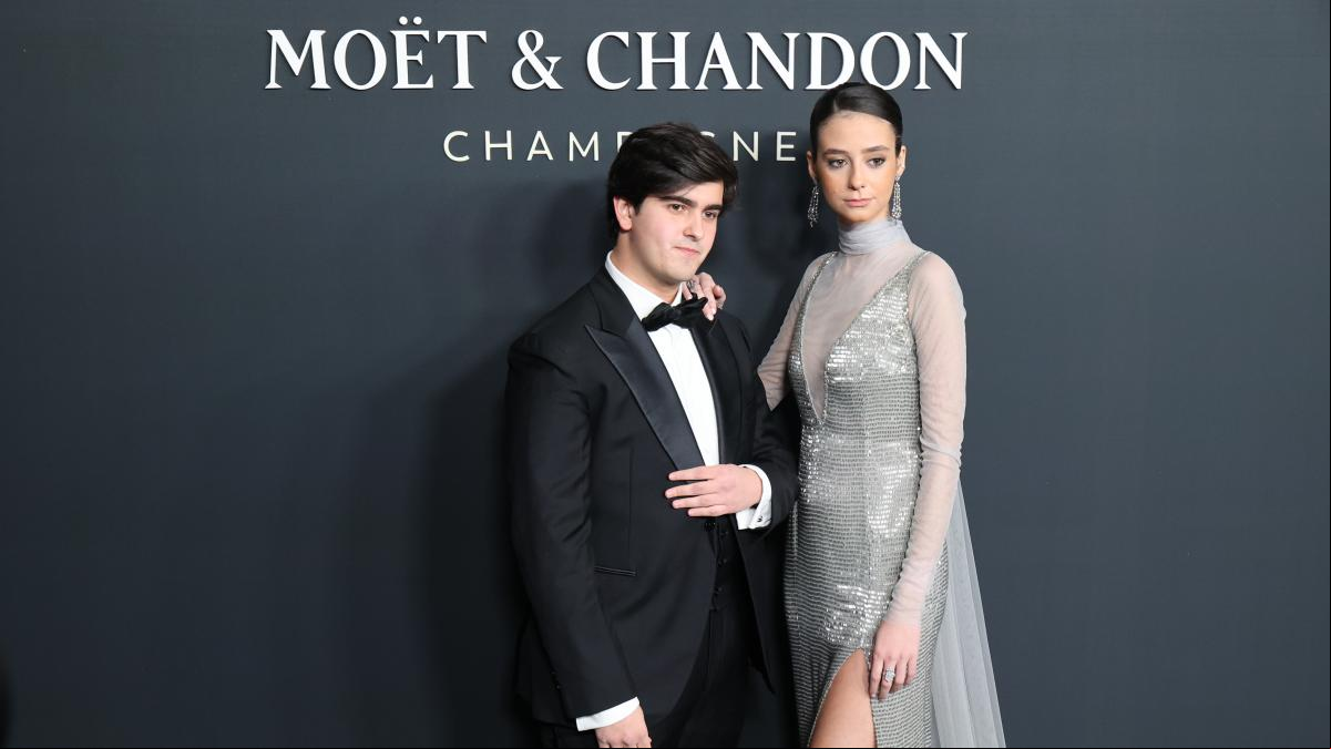 Victoria de Marichalar y Jorge Bárcenas posan juntos por primera vez en la alfombra roja