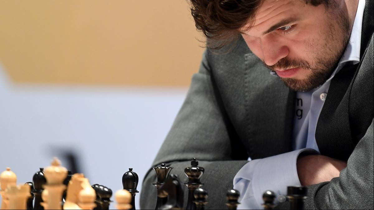 Magnus Carlsen, desmotivado, estudia renunciar al próximo Mundial