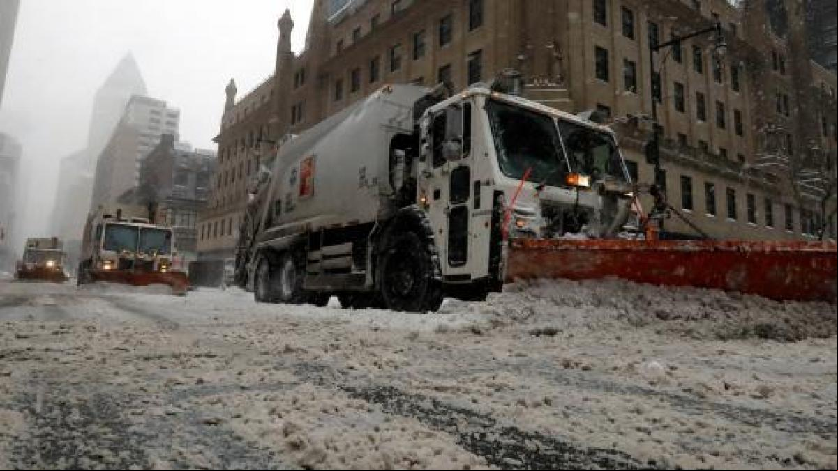 Una tormenta invernal cubre de blanco Nueva York