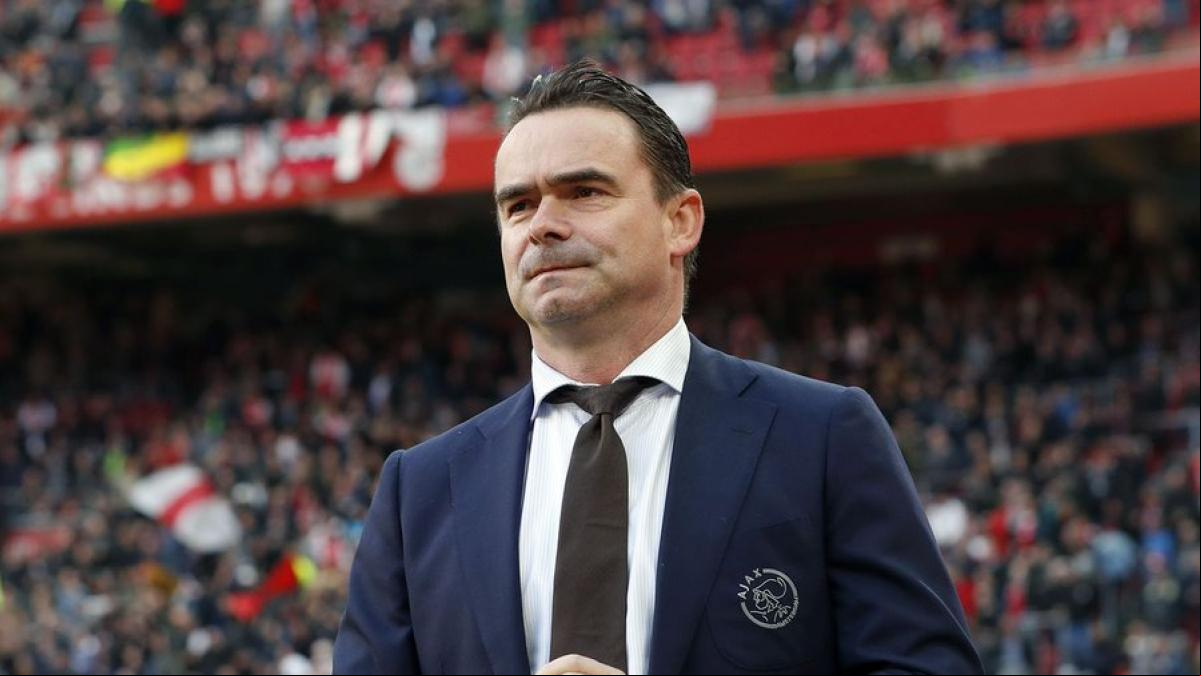 Malestar de los patrocinadores del Ajax con los excesos de Overmars