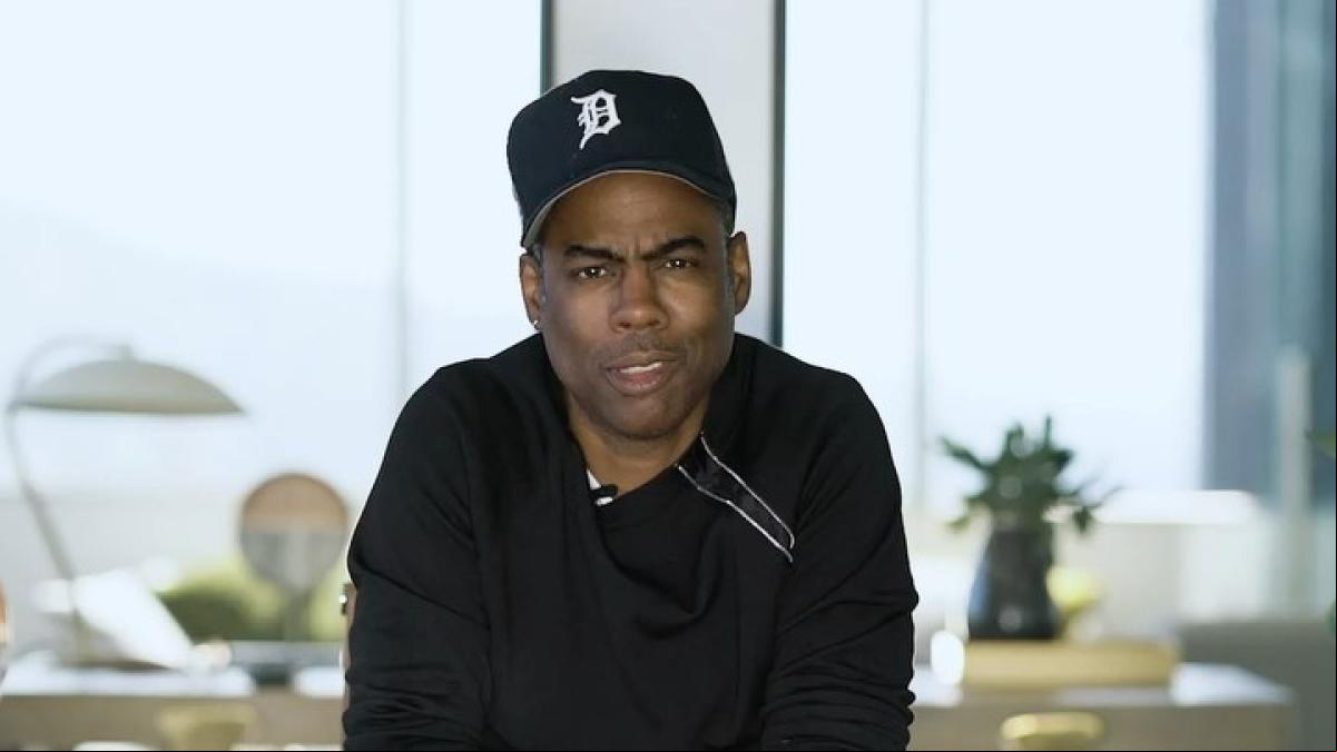 Chris Rock manda callar a una persona del público de su show por insultar a Will Smith