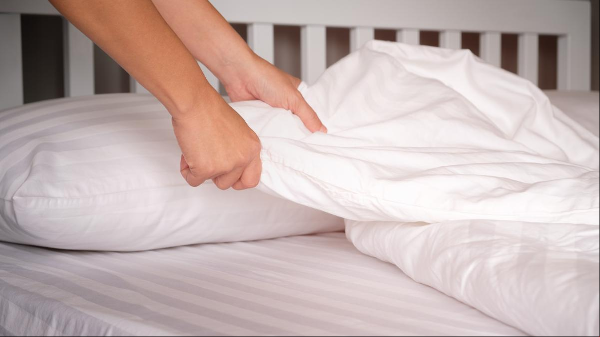 ¿Cada cuánto hay que cambiar las sábanas de la cama?