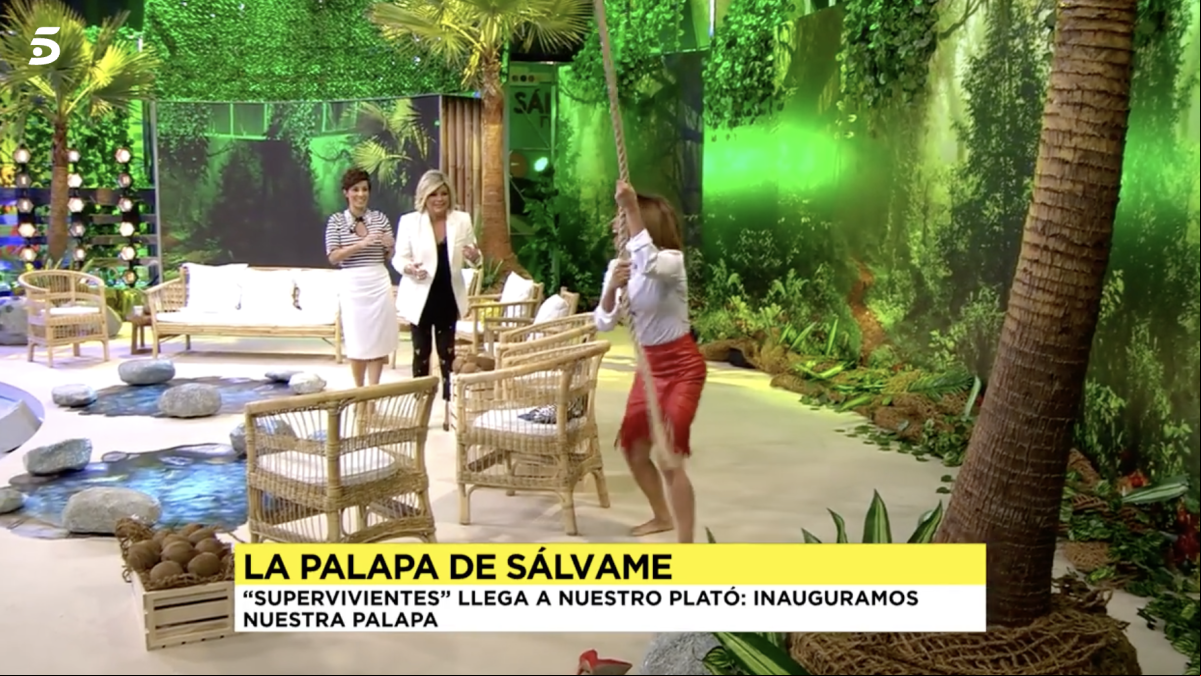 María Patiño la lía en ‘Sálvame’ subiéndose a una liana en homenaje a ‘Supervivientes 2022’