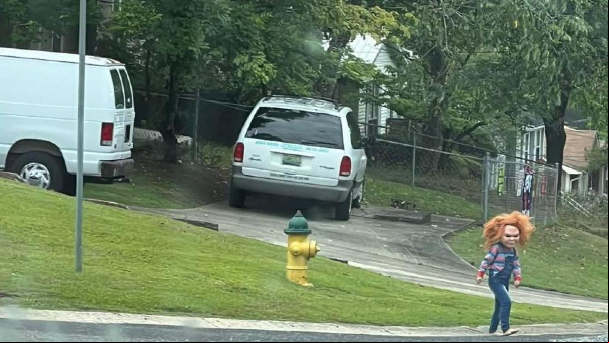 Las imágenes de un ‘Chucky’ merodeando en plena calle estremecen a los vecinos de Alabama