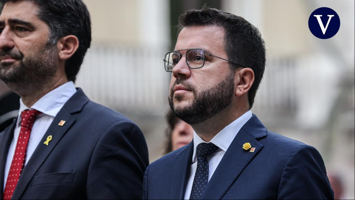 Ofrena floral ante el monumento de Rafael Casanova, en streaming