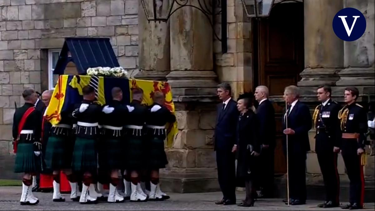 Reina Isabel II | Última hora de la llegada del féretro en Edimburgo y del rey Carlos III
