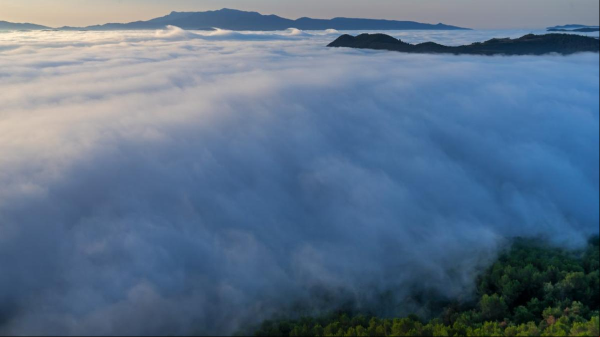 Gran tsunami de niebla en el Lluçanès