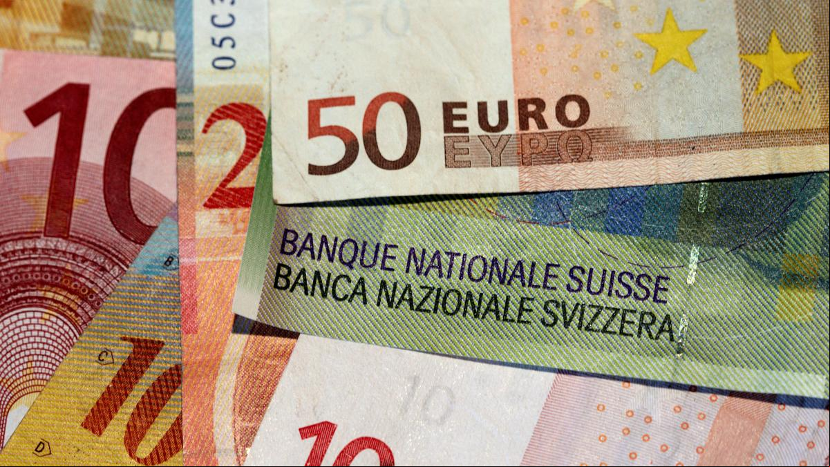 El euro cae hasta el mínimo en veinte años frente al dólar tras la subida de la Fed
