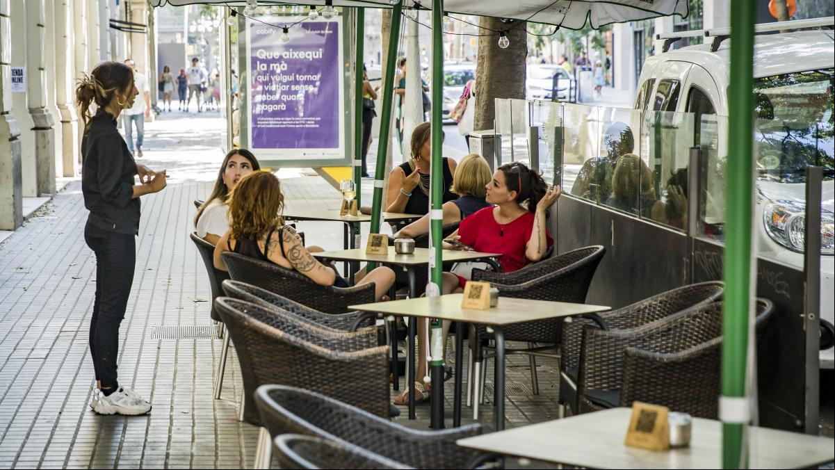 BComú y PSC chocan por la tasa de terrazas en Barcelona