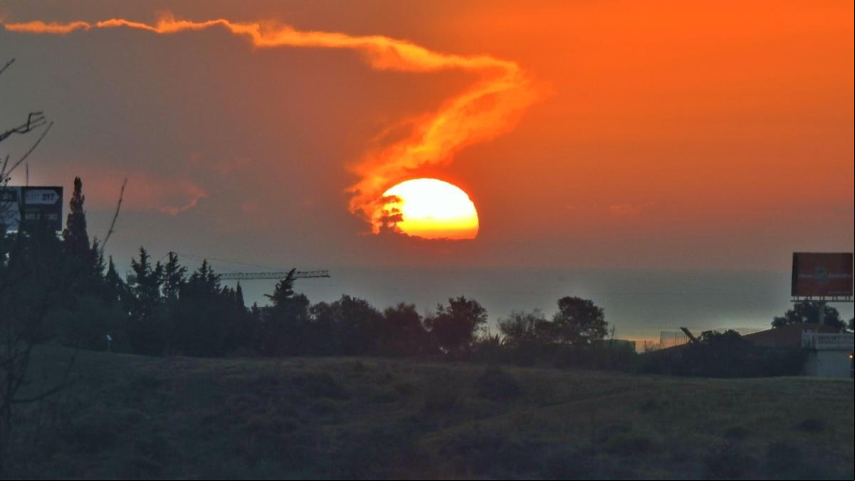 El sol atrapado en una nube yunque El sol atrapado en una nube yunque