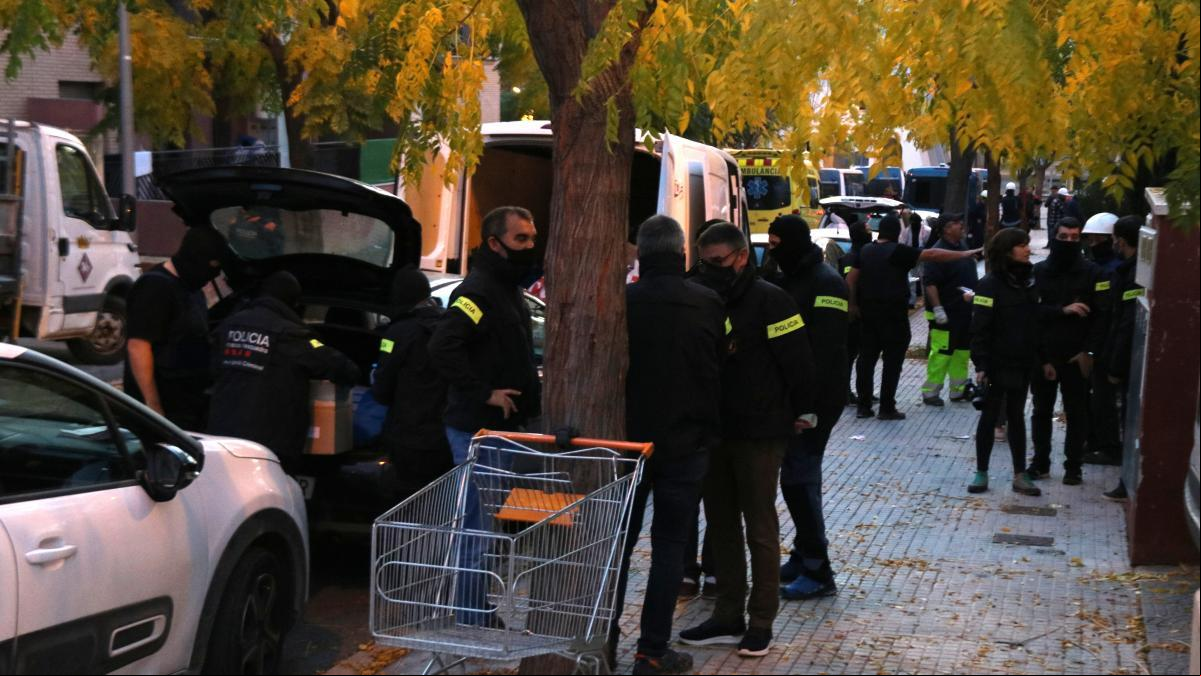 Espectacular operativo de los Mossos contra plantaciones de marihuana en viviendas en Constantí