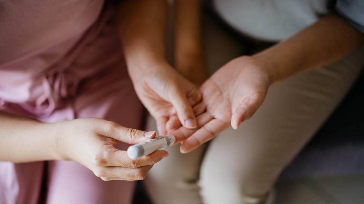 Gestionar la diabetes: revisiones, autocontrol y estilo de vida