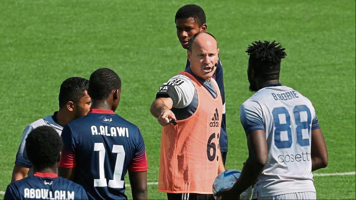 El entrenamiento de los árbitros del Mundial: pitando en silencio