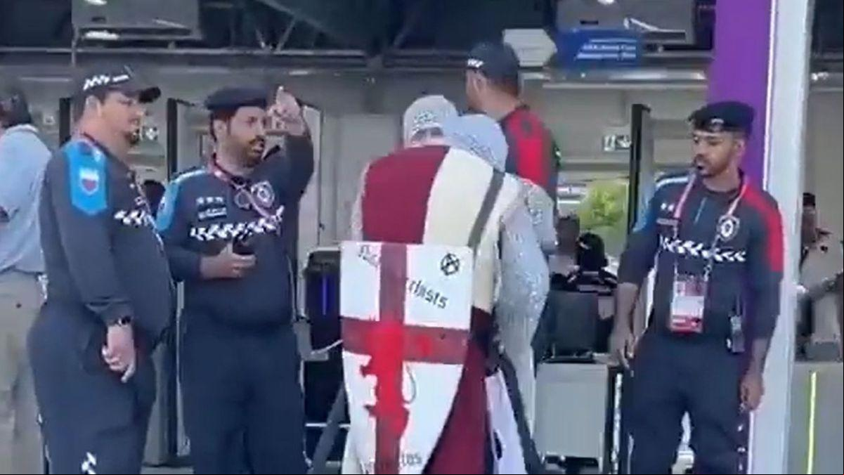 La FIFA prohíbe a los aficionados ingleses vestirse de cruzados medievales: Pueden ser ofensivos para los musulmanes