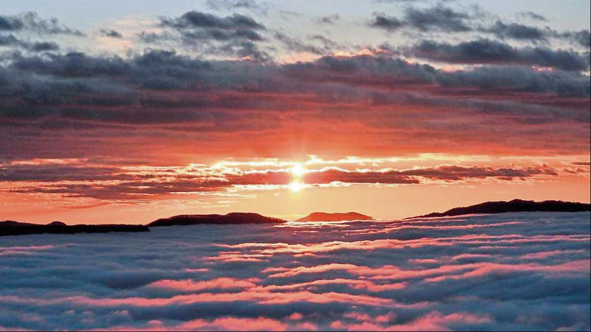 El espectáculo de los mares de niebla en Serragrenyada