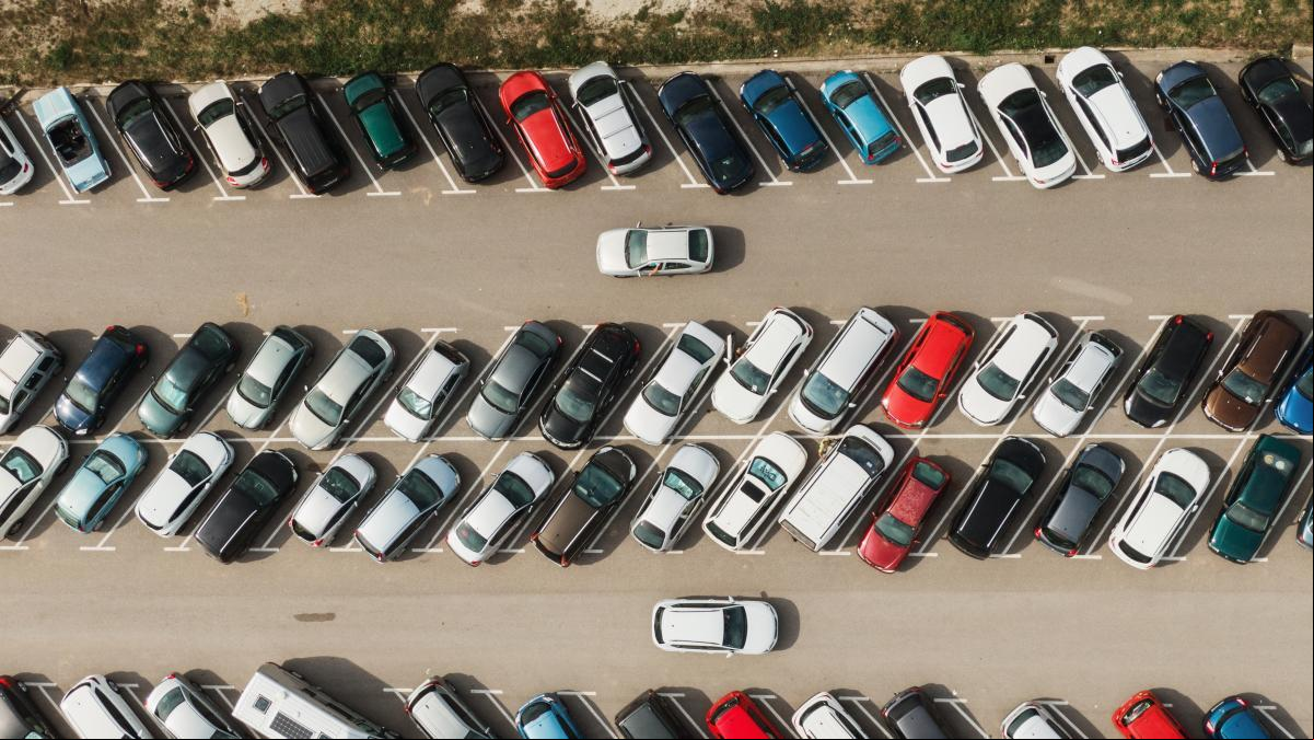 ¿Por qué hay pueblos en España que tienen censados hasta 31 coches por habitante?