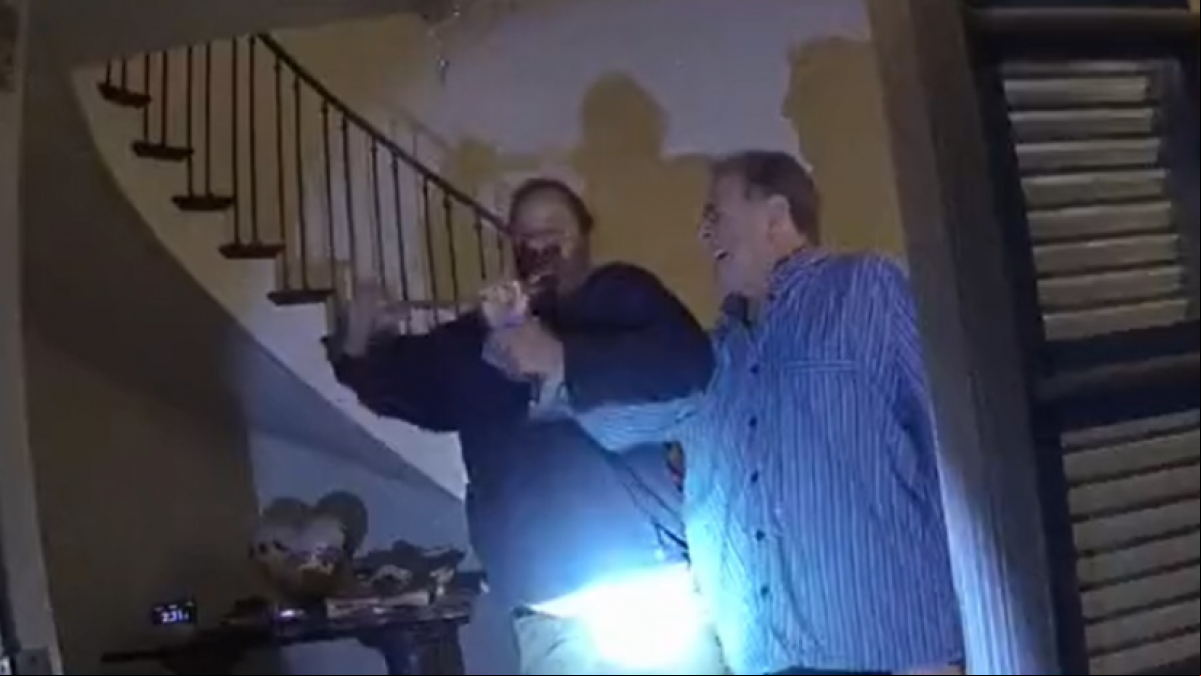 La policía de San Francisco difunde el vídeo de la agresión con martillo al marido de Nancy Pelosi