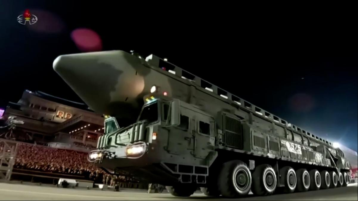 Corea del Norte muestra el mayor número de misiles nucleares jamás visto en un desfile