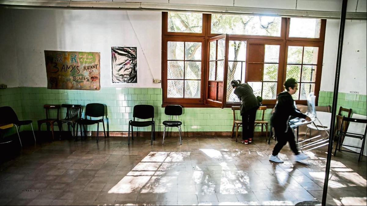 Los ocupas de la antigua escuela Massana exigen a la alcaldesa Colau su cesión durante medio siglo