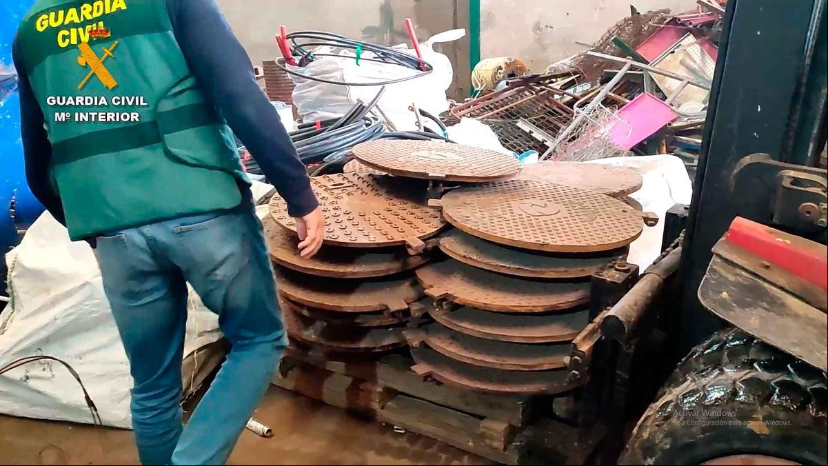 Cae la red que robó más de 700 arquetas en Sevilla
