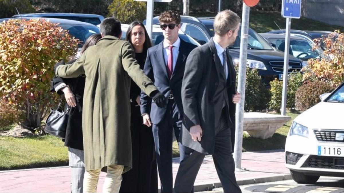 Ana Boyer e Isabel Preysler, las dos grandes ausentes en el último adiós a Laura Boyer