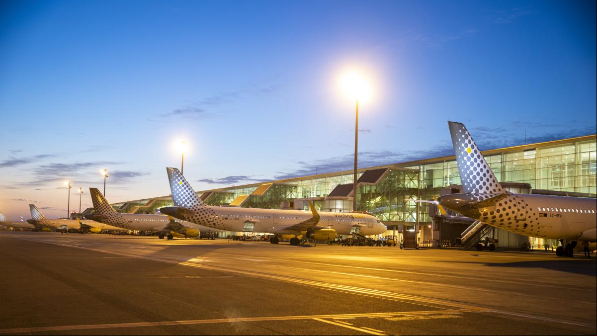 IAG condiciona las inversiones en Vueling a un acuerdo sostenible con los sindicatos