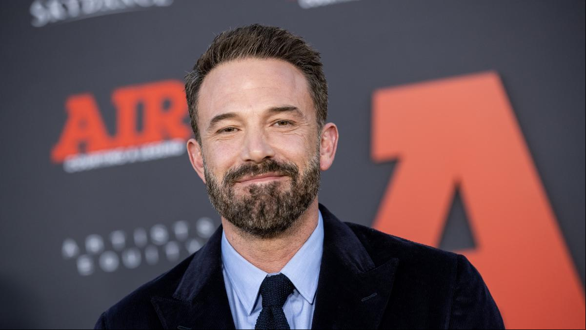 Ben Affleck bromea con un gran nivel de español en su último estreno: No me importa si estás gorda o flaca