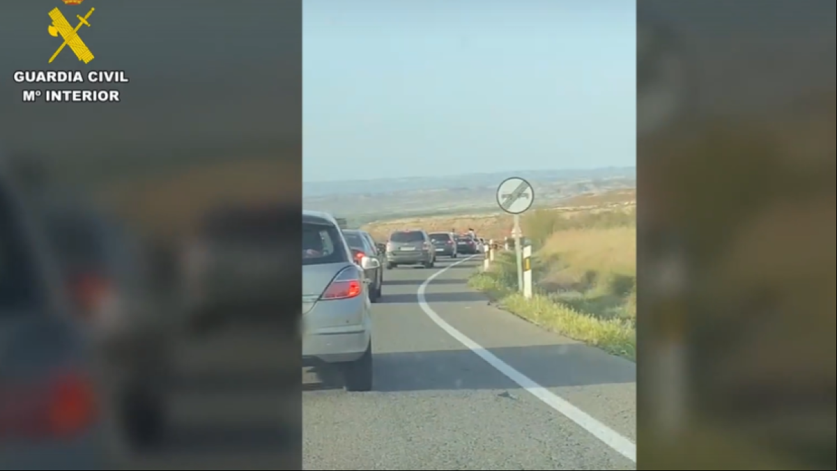 Investigado un conductor por circular con tres ocupantes sentados en las ventanillas en Zaragoza
