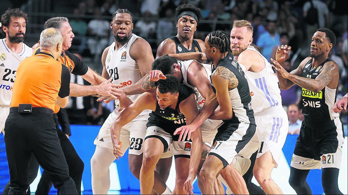 Una batalla campal obliga a suspender el Real Madrid-Partizan