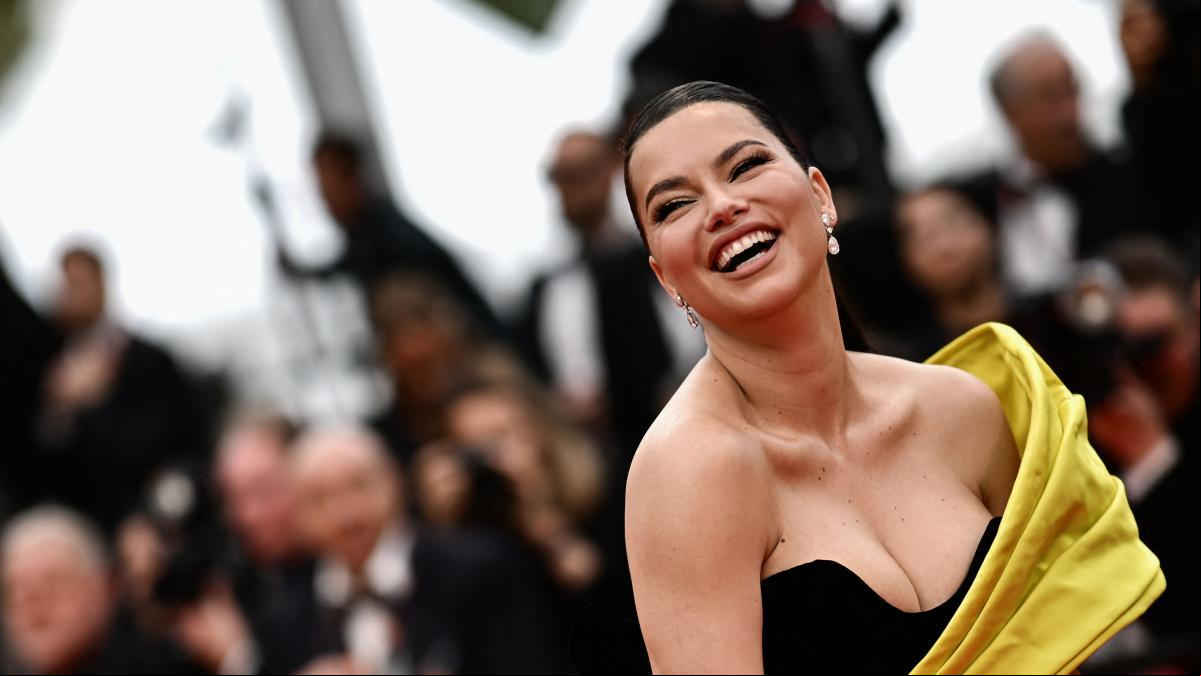 Adriana Lima normaliza su nuevo cambio de peso en el Festival de Cannes
