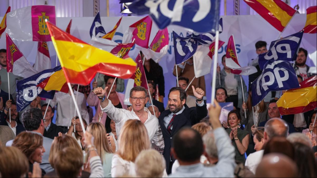 Feijóo cree que al PSOE le ha estallado una mascletá con la corrupción electoral