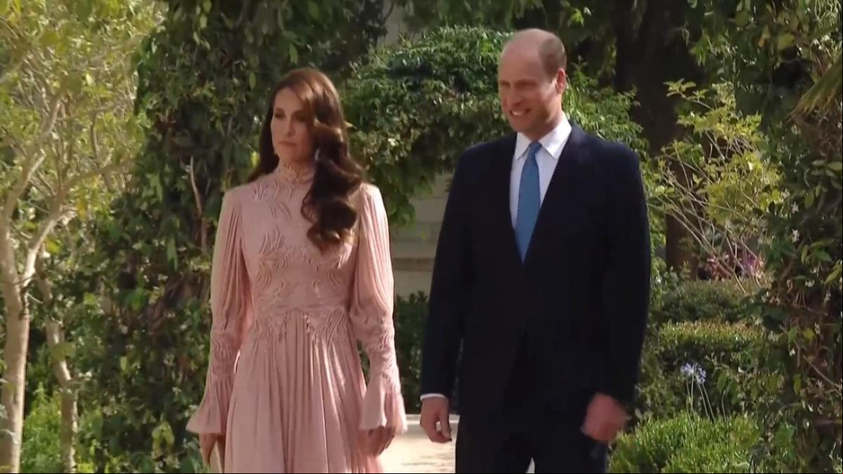 Kate Middleton conquista en la boda de Husein de Jordania con un romántico vestido rosa