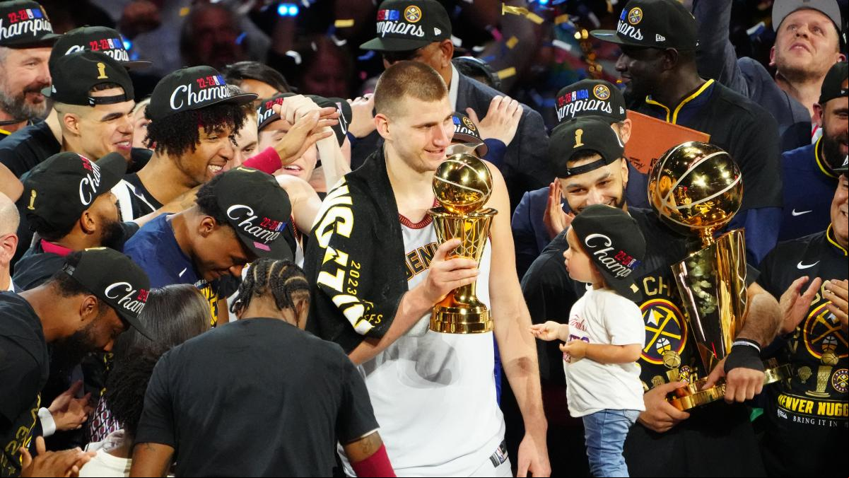 Nikola Jokic guía a los Nuggets a lograr el primer título del equipo en 47 años de historia