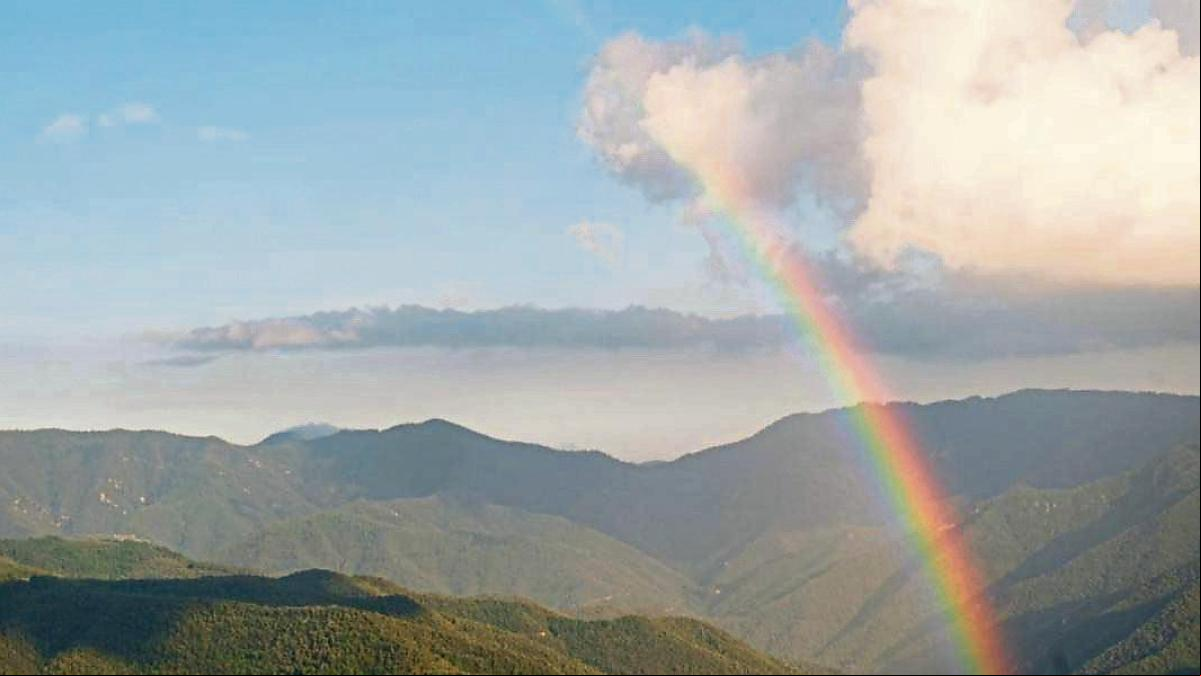 Un mirador al arco iris en los riscos de Tavertet