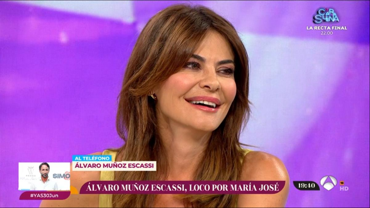 Álvaro Muñoz Escassi pone en un aprieto a Mª José Suárez en directo: Nosotros estamos todos los días haciendo niños