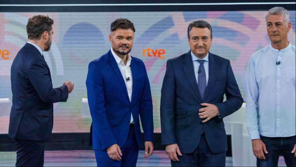 El PNV y Bildu miden sus fuerzas en una pugna que resolverá el voto dual